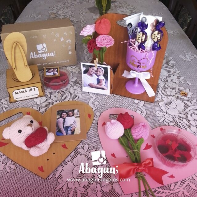 🌷 ¡Este Día de la Madre, regala detalles únicos y llenos de amor! 🌷
Sorprende a mamá con opciones originales y hechas con cariño:
👡 Sandalia Trofeo – Porque ella se merece un premio.
❤️ Corazón con chocolates y rosas a crochet – Dulce y tierno, como su amor.
🍬🌸 Copa con golosinas y flores a crochet – Un detalle colorido y delicioso.
🎁 Hechos a mano, pensados para ella
📍Pedidos personalizados | 📦 Entrega rápida
📲 ¡Escríbenos y asegura el regalo perfecto para mamá!
#DíaDeLaMadre #RegalosConAmor #ArtesaníaConEstilo #DetallesParaMamá